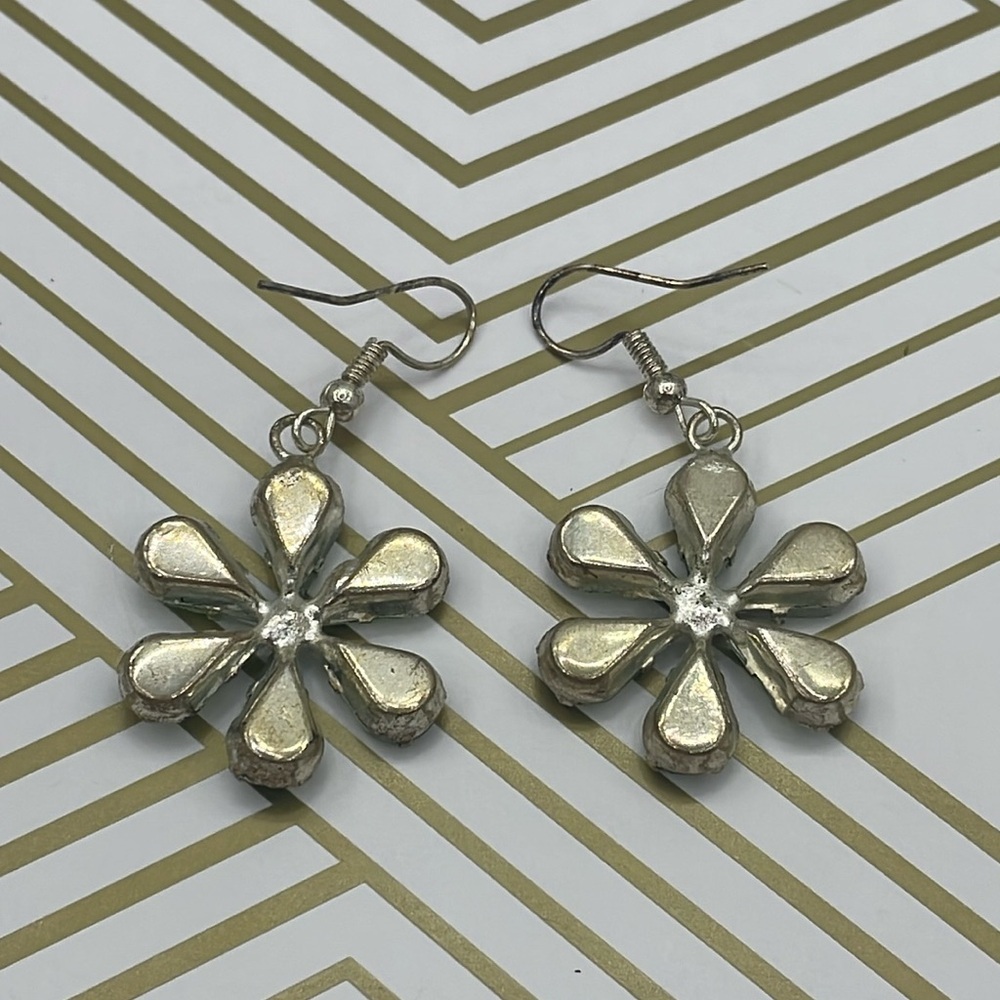 Statement glass stone and flower earrings. - Picture 4 of 5
